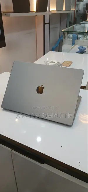 New Laptop Apple MacBook Pro 2021 M1 32GB Apple M1 Pro SSD 512GB