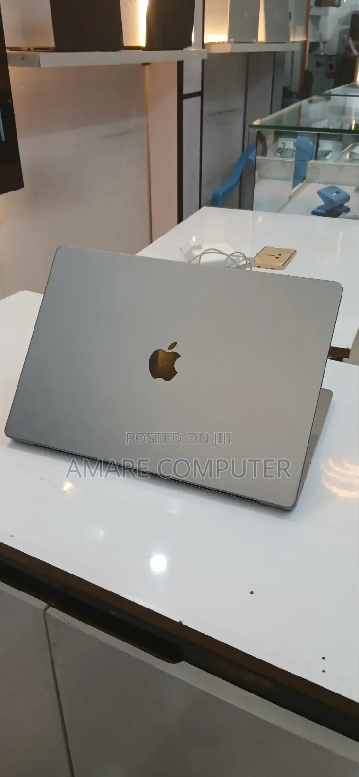 New Laptop Apple MacBook Pro 2021 M1 32GB Apple M1 Pro SSD 512GB