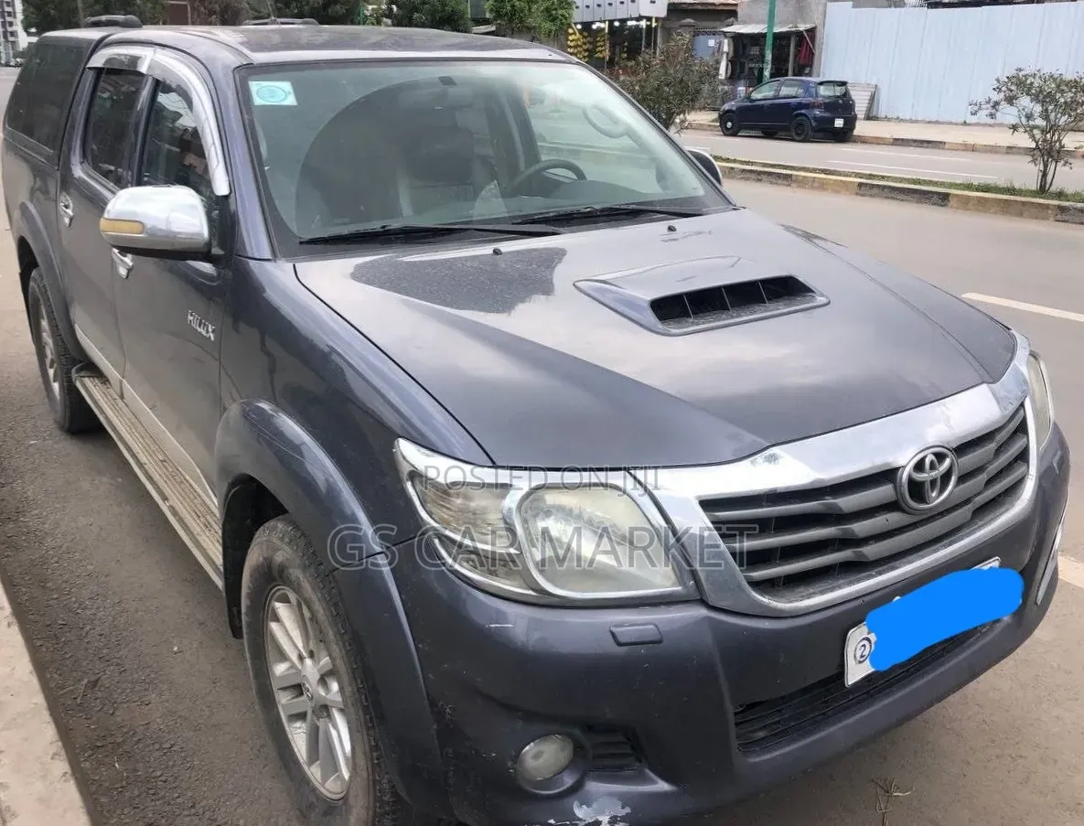 Toyota Hilux 2012 Gray