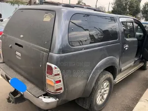 Toyota Hilux 2012 Gray