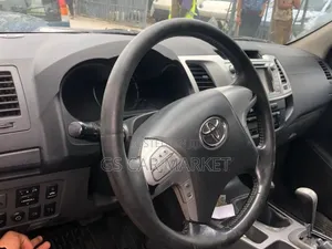 Toyota Hilux 2012 Gray