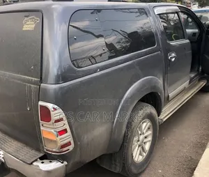 Toyota Hilux 2012 Gray