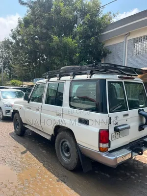 Toyota Land Cruiser 2013 White