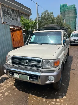 Toyota Land Cruiser 2013 White