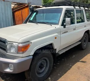 Toyota Land Cruiser 2013 White