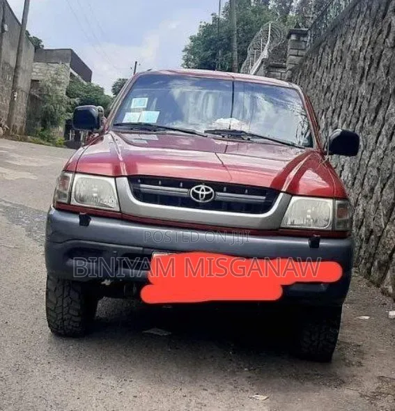 Toyota Hilux 2004 Burgundy