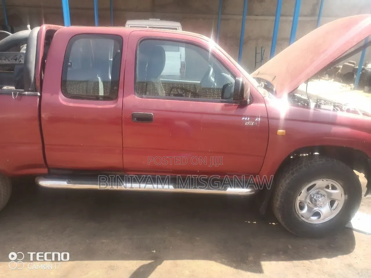 Toyota Hilux 2004 Burgundy