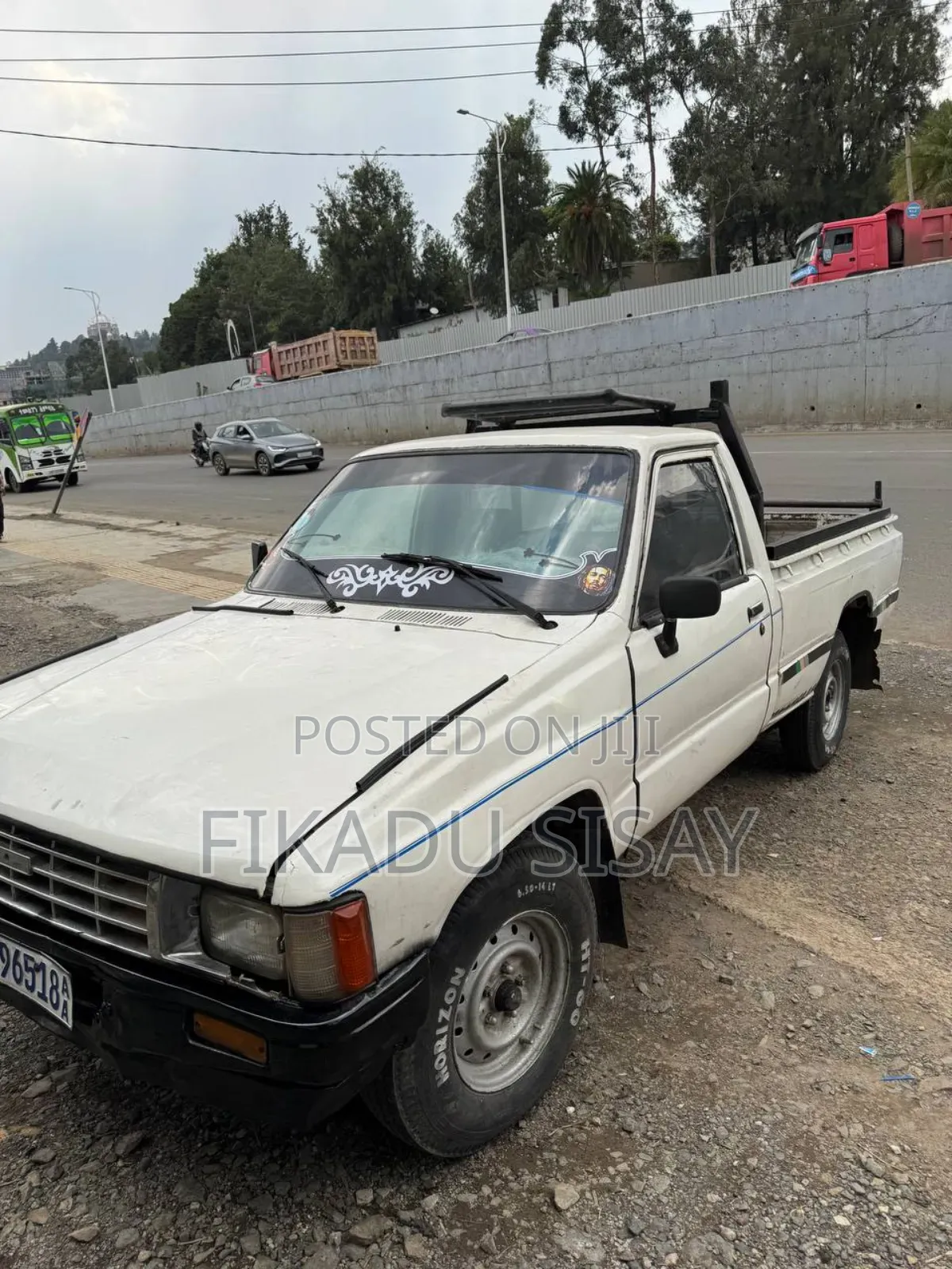 Toyota Hilux 1987 White