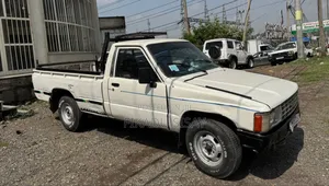 Toyota Hilux 1987 White