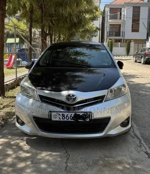 Toyota Yaris 2012 Silver