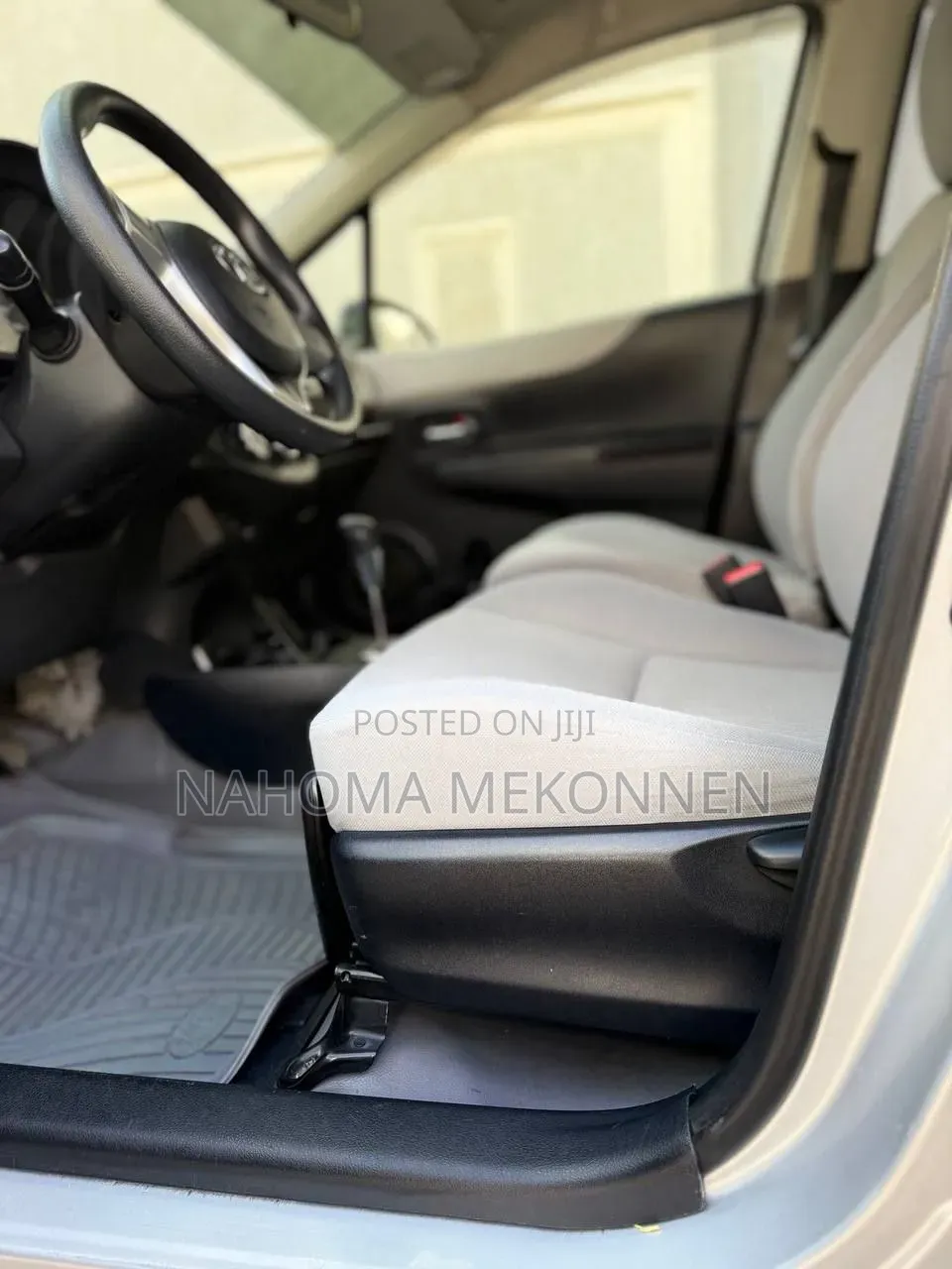 Toyota Yaris 2012 Silver