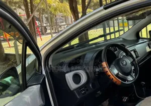 Toyota Yaris 2012 Silver