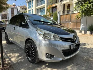 Toyota Yaris 2012 Silver