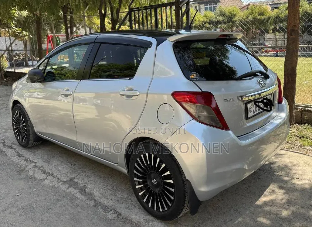 Toyota Yaris 2012 Silver
