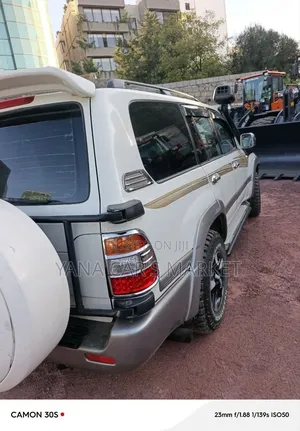 Toyota Land Cruiser 2005 Gold
