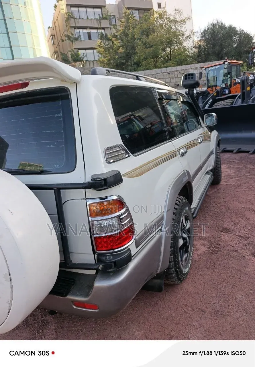 Toyota Land Cruiser 2005 Gold