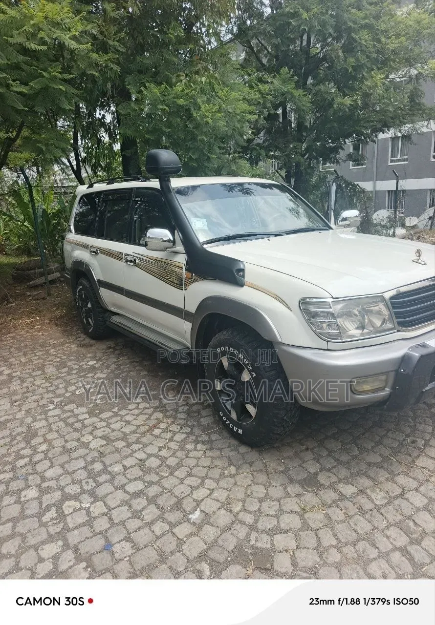 Toyota Land Cruiser 2005 Gold