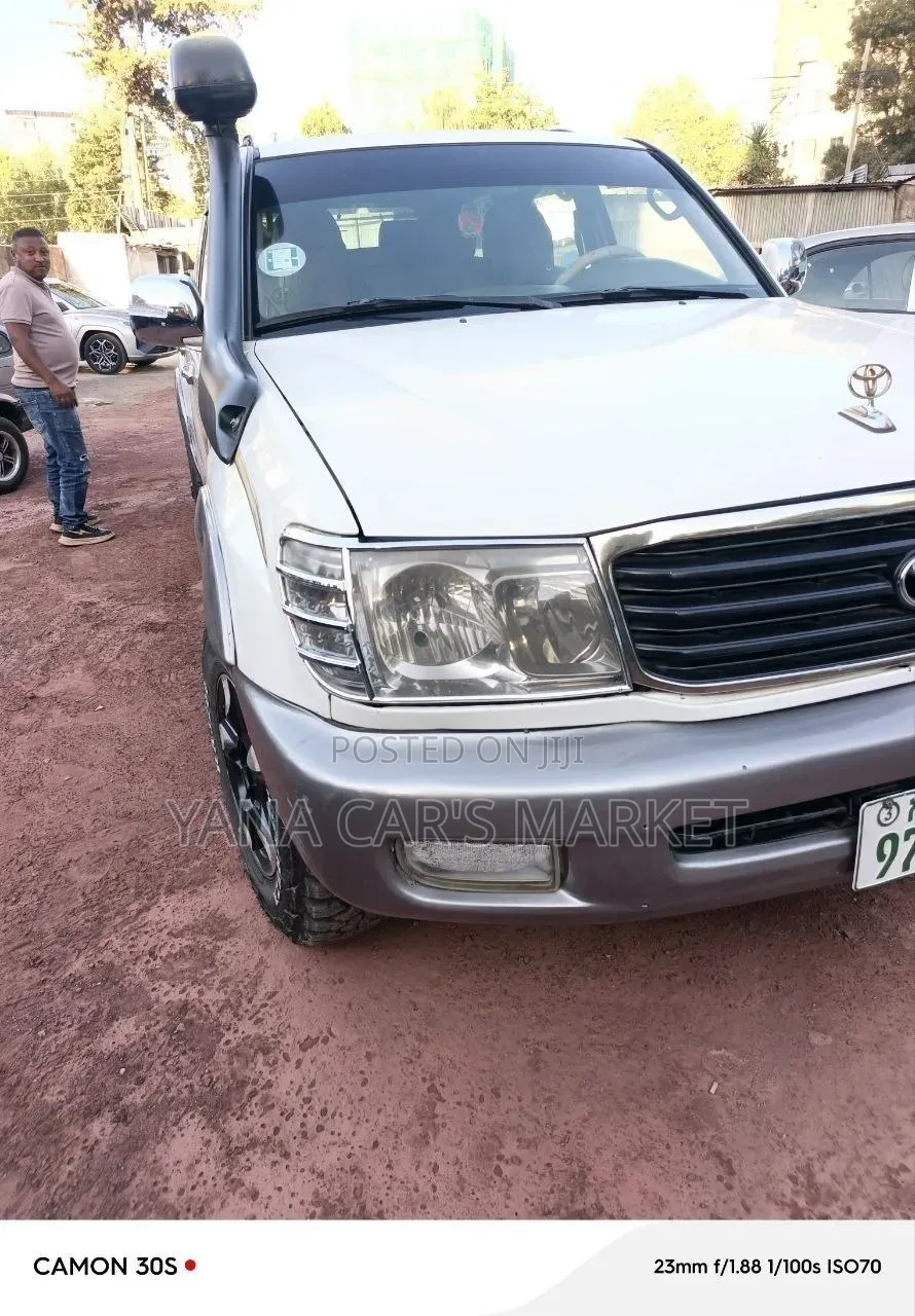 Toyota Land Cruiser 2005 Gold