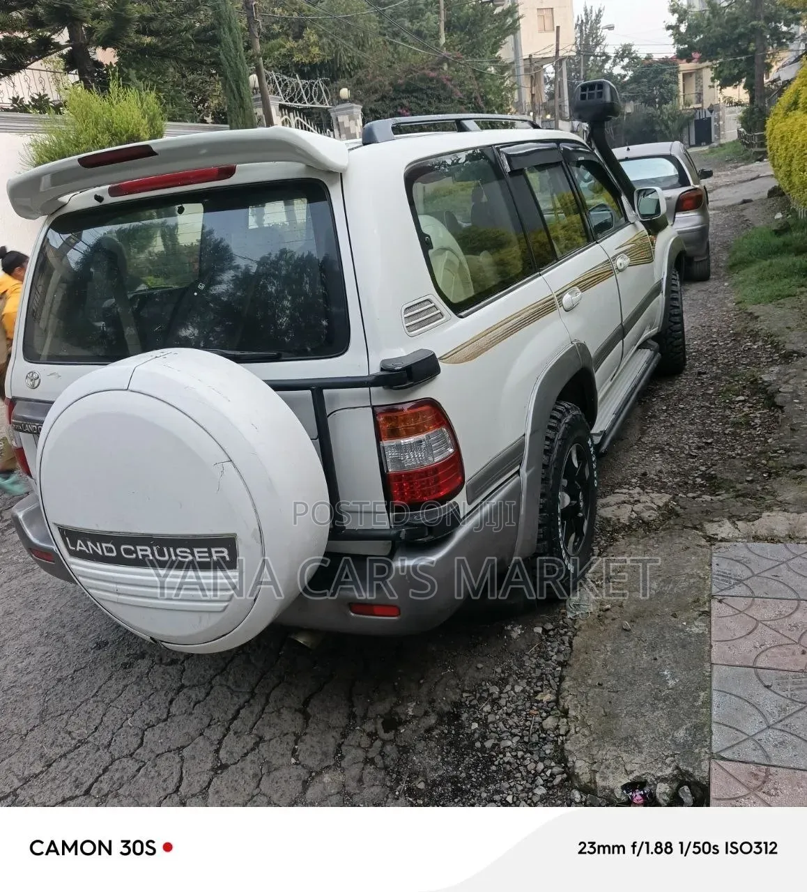 Toyota Land Cruiser 2005 Gold