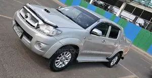 Toyota Hilux 2012 Silver