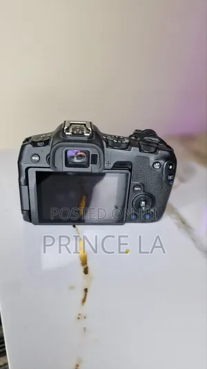 Canon Eos R8 With 24-50 Mm Lens and 2 Extra Battery