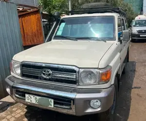 Toyota Land Cruiser 2013 White