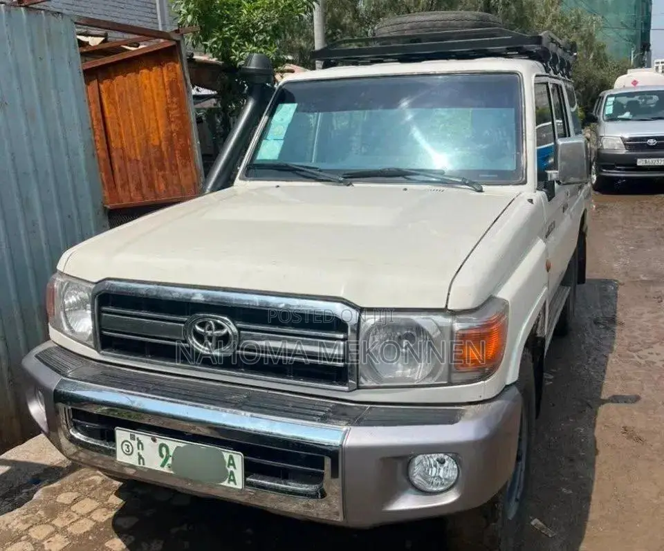 Toyota Land Cruiser 2013 White