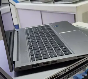 New Laptop HP ZBook Firefly 16 G10 16GB Intel Core i7 SSD 512GB
