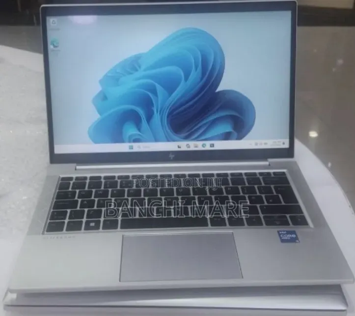 New Laptop HP EliteBook 830 G8 16GB Intel Core i5 SSD 512GB