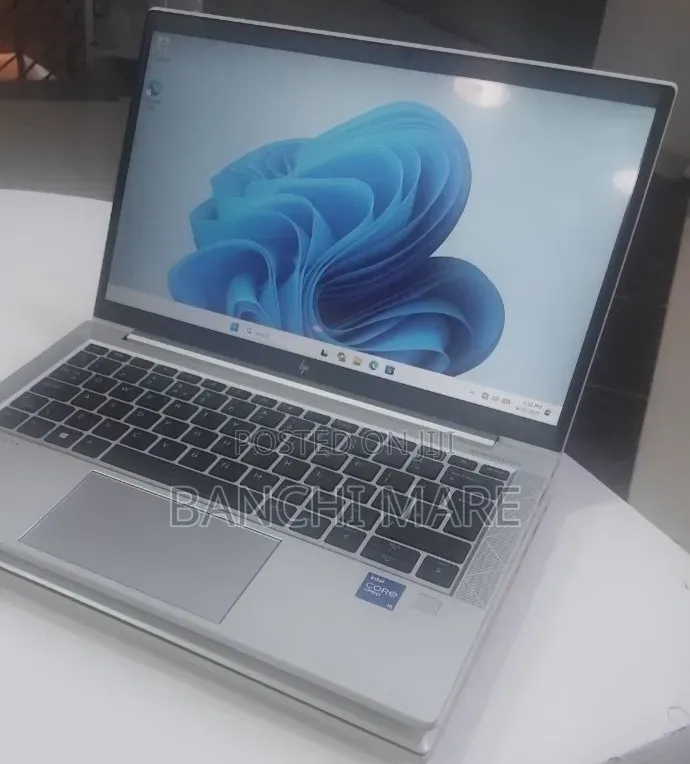 New Laptop HP EliteBook 830 G8 16GB Intel Core i5 SSD 512GB