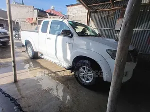 Toyota Hilux 2013 White