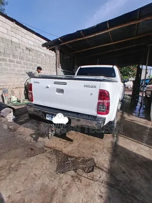 Toyota Hilux 2013 White
