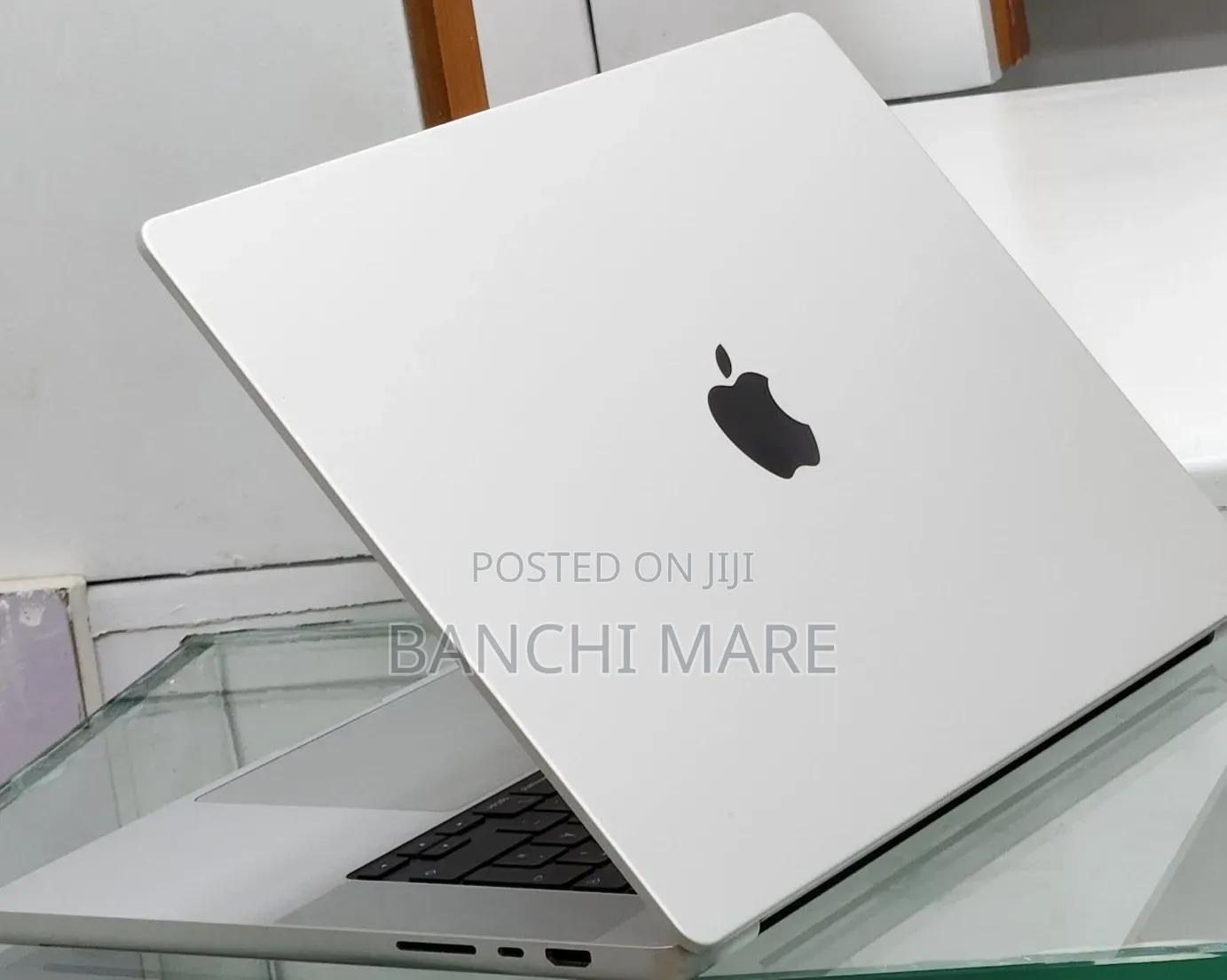 New Laptop Apple MacBook Pro 2021 M1 16GB Apple M1 Pro SSD 512GB