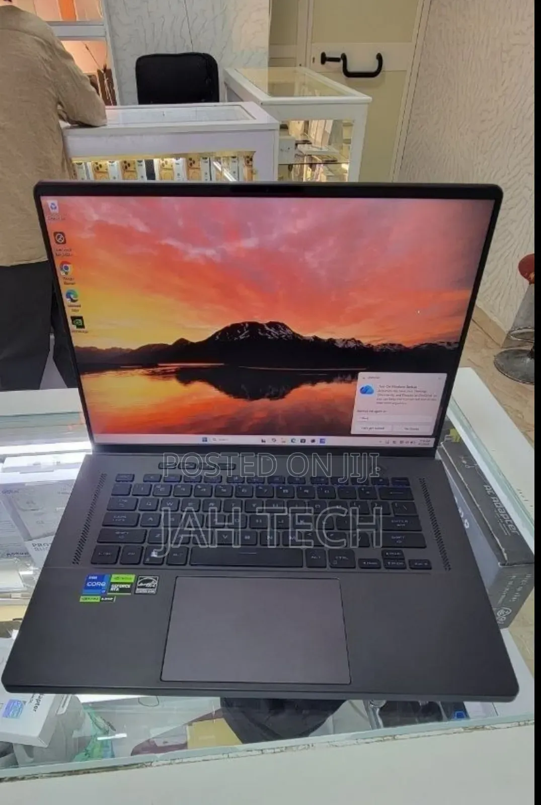 New Laptop Asus ROG Zephyrus G15 16GB Intel Core i7 SSD 1T