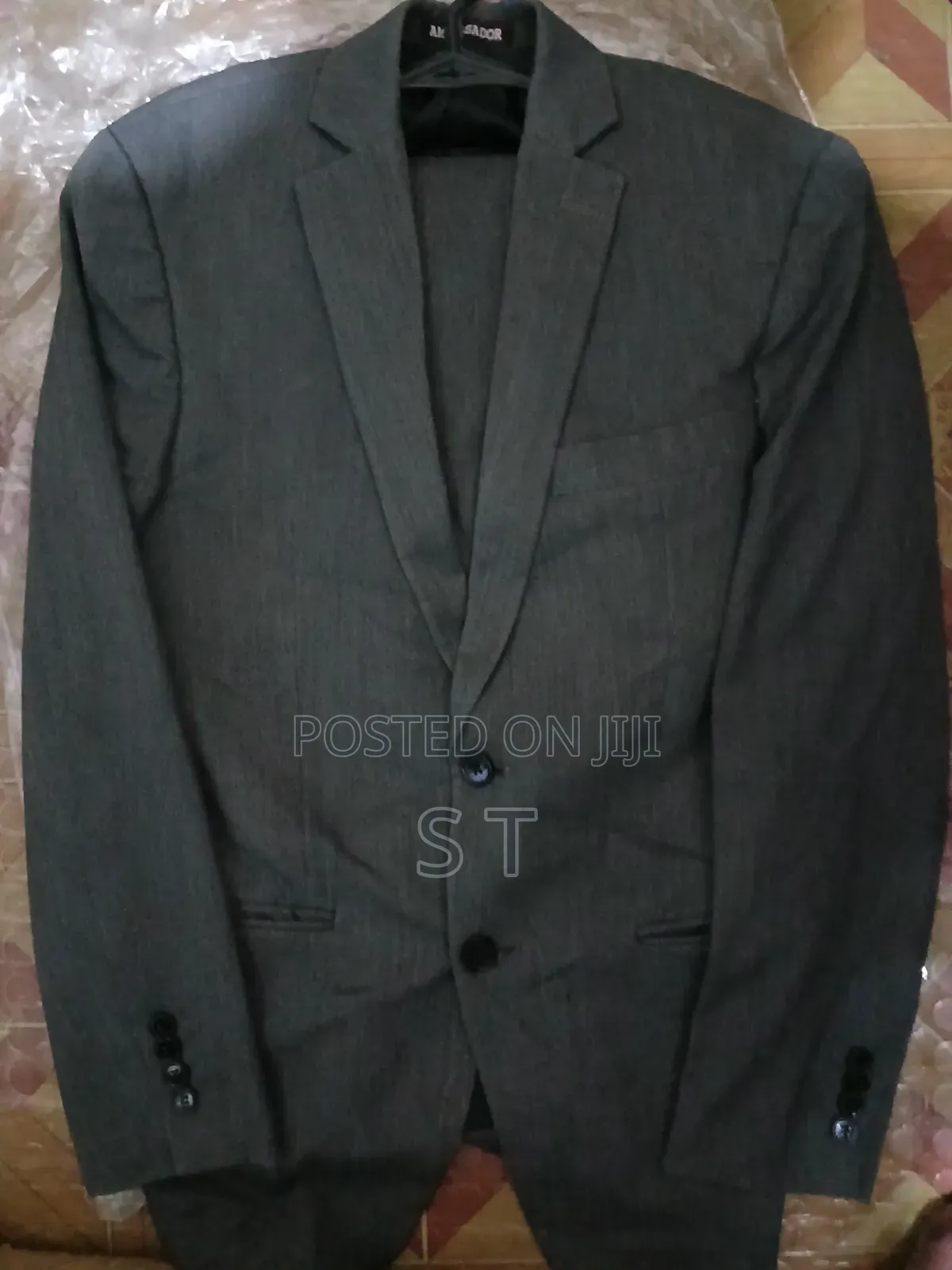 Used ሱፍ ሱሪ እና ኮት
