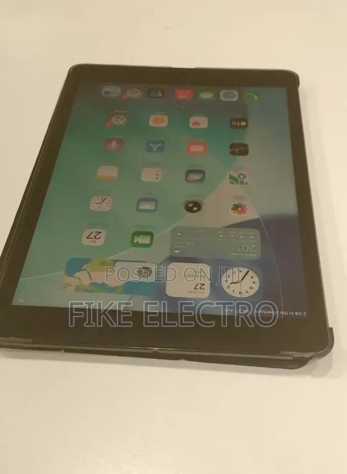 New Apple iPad 10.2 (2021) 64 GB Black