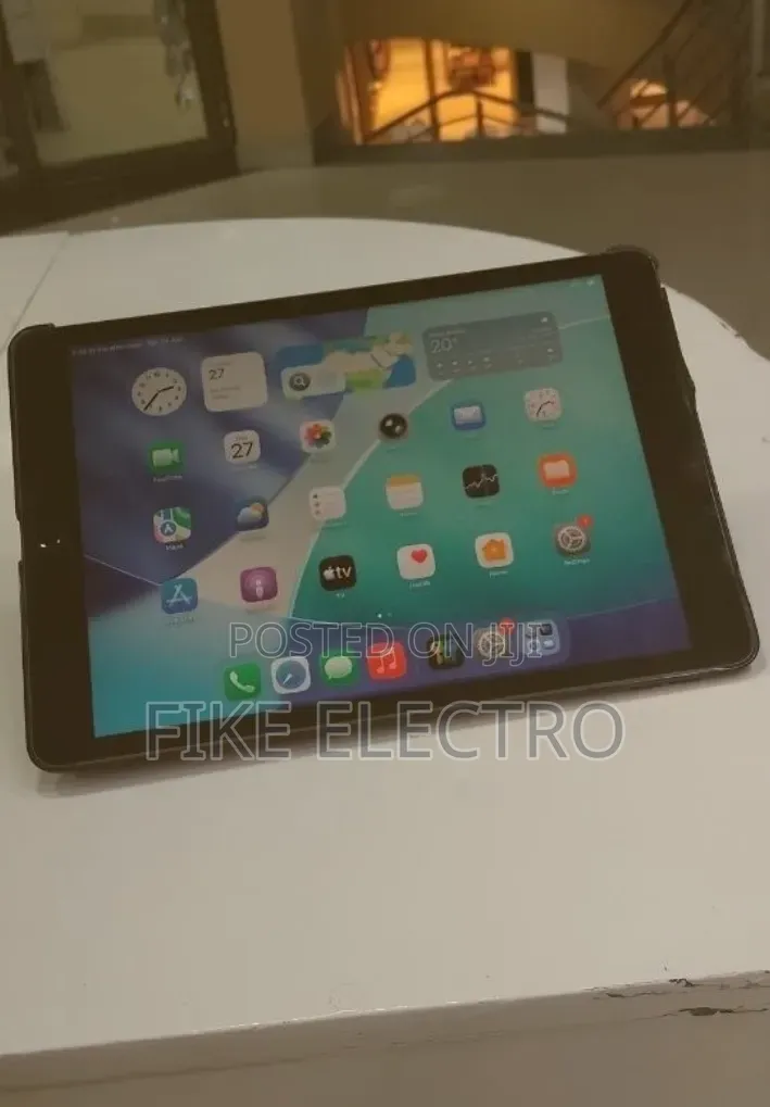 New Apple iPad 10.2 (2021) 64 GB Black