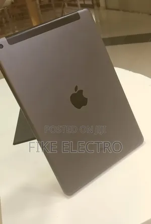 New Apple iPad 10.2 (2021) 64 GB Black