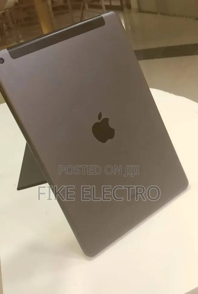 New Apple iPad 10.2 (2021) 64 GB Black
