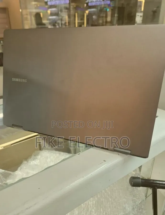 New Laptop Samsung Galaxy Book5 Pro 16GB Intel Core Ultra 7 SSD 512GB