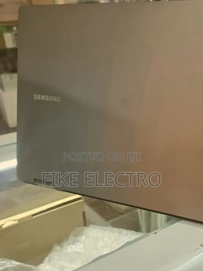 New Laptop Samsung Galaxy Book5 Pro 16GB Intel Core Ultra 7 SSD 512GB