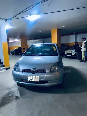 Toyota Vitz 2000 Silver