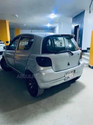 Toyota Vitz 2000 Silver