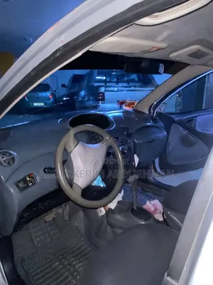 Toyota Vitz 2000 Silver