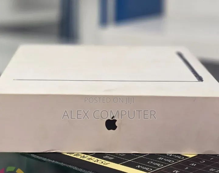 New Laptop Apple MacBook Air 2025 M4 16GB Apple M4 SSD 256GB