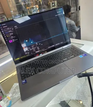 New Laptop Samsung 16GB Intel Core Ultra 7 SSD 512GB
