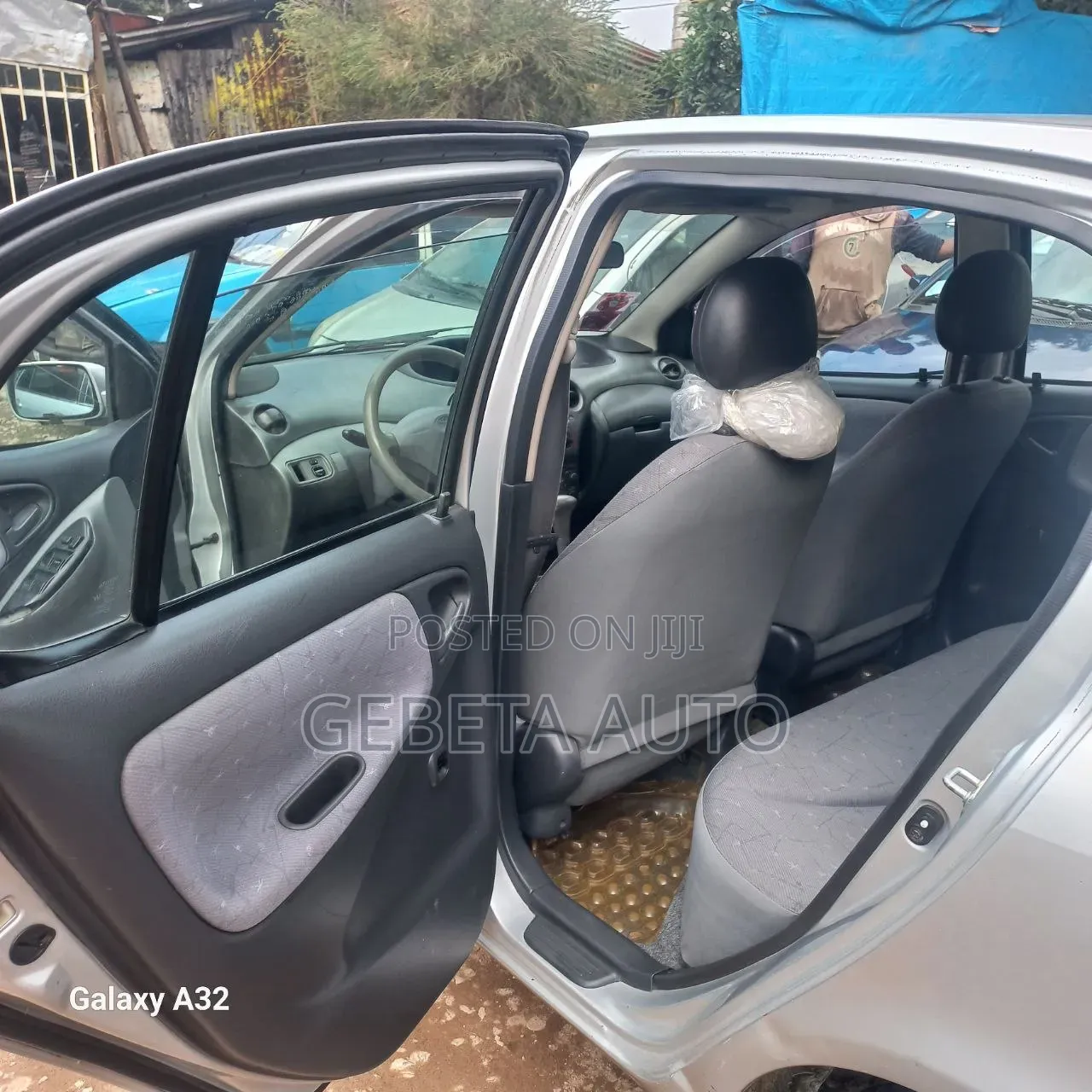 Toyota Vitz 2001