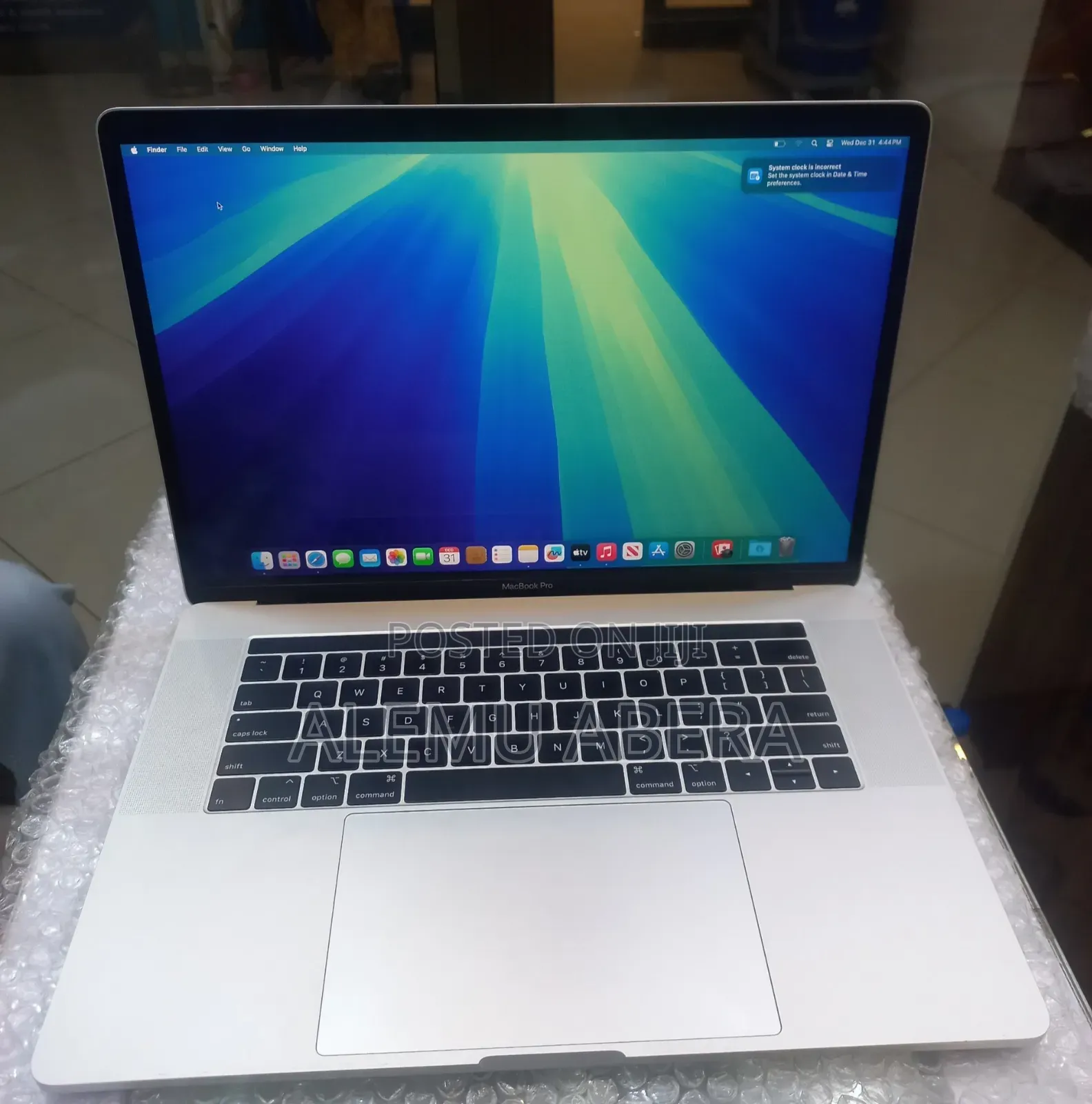 New Laptop Apple MacBook Pro 2018 16GB Intel Core i7 SSD 256GB