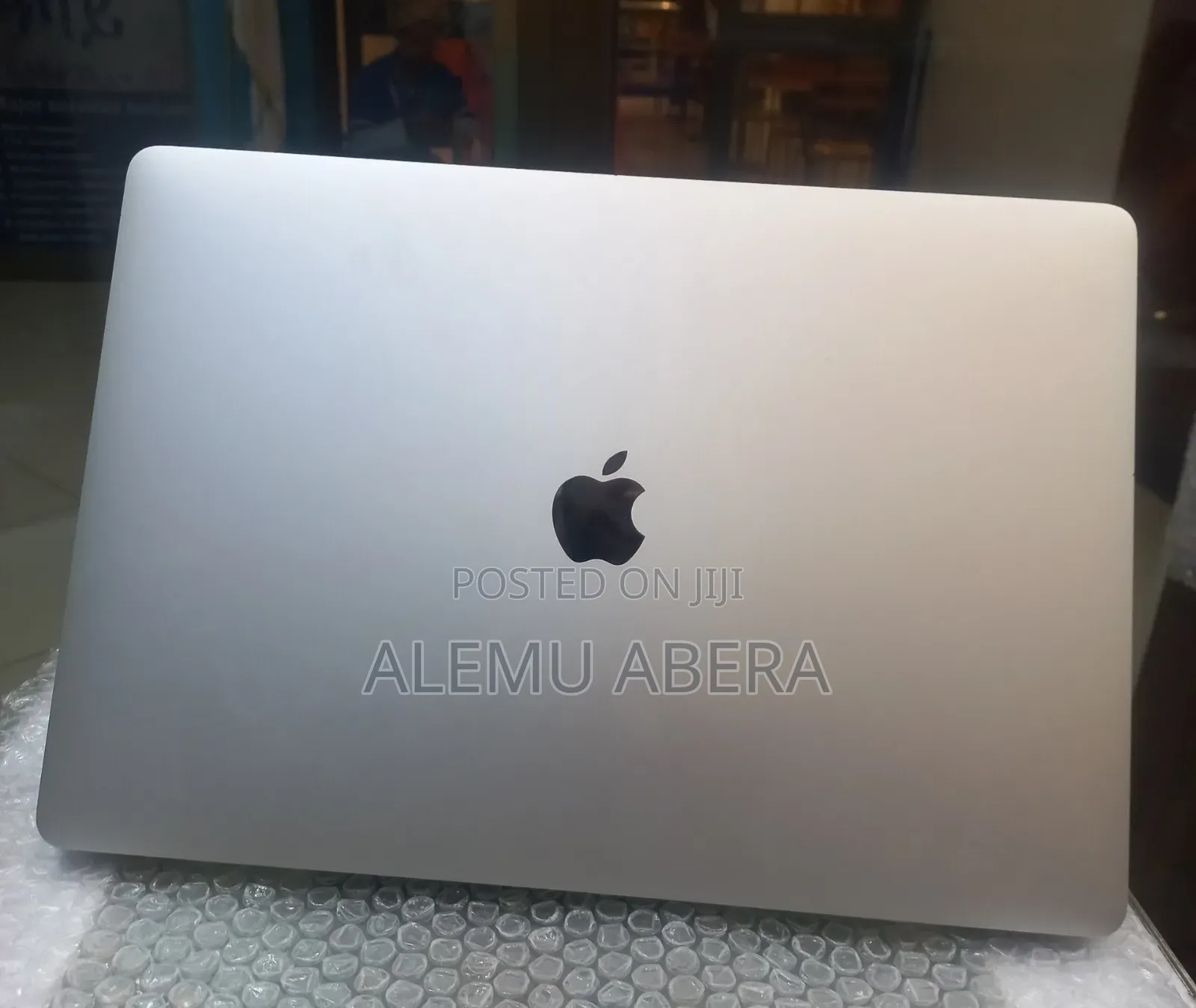 New Laptop Apple MacBook Pro 2018 16GB Intel Core i7 SSD 256GB
