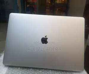New Laptop Apple MacBook Pro 2018 16GB Intel Core i7 SSD 256GB